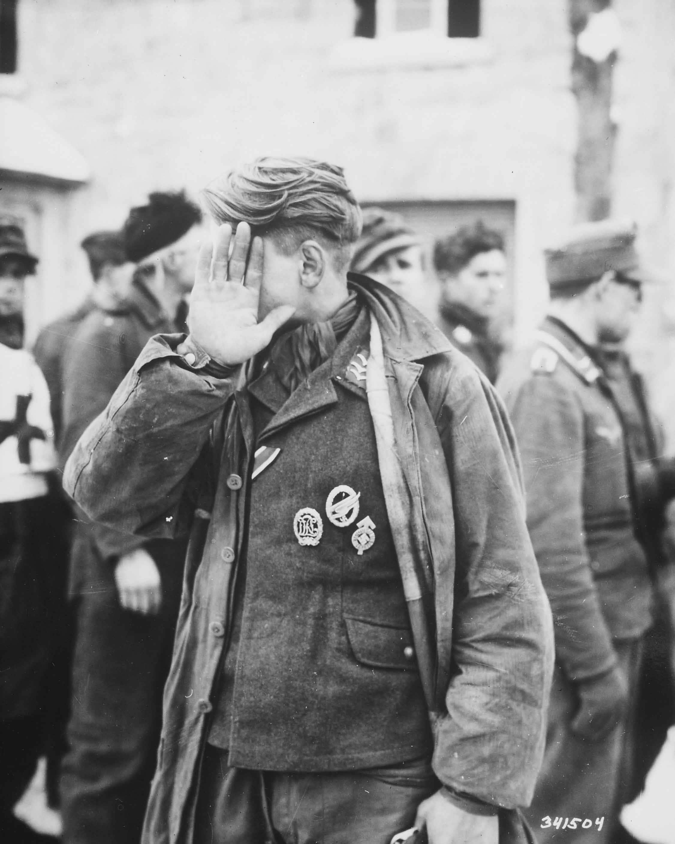 Un prigioniero tedesco catturato dal 16° Reggimento di Fanteria. 15 gennaio 1944 Vicino a Weywertz, Belgio. Autore sconosciuto o non fornito © courtesy U.S. National Archives and Records Administration 