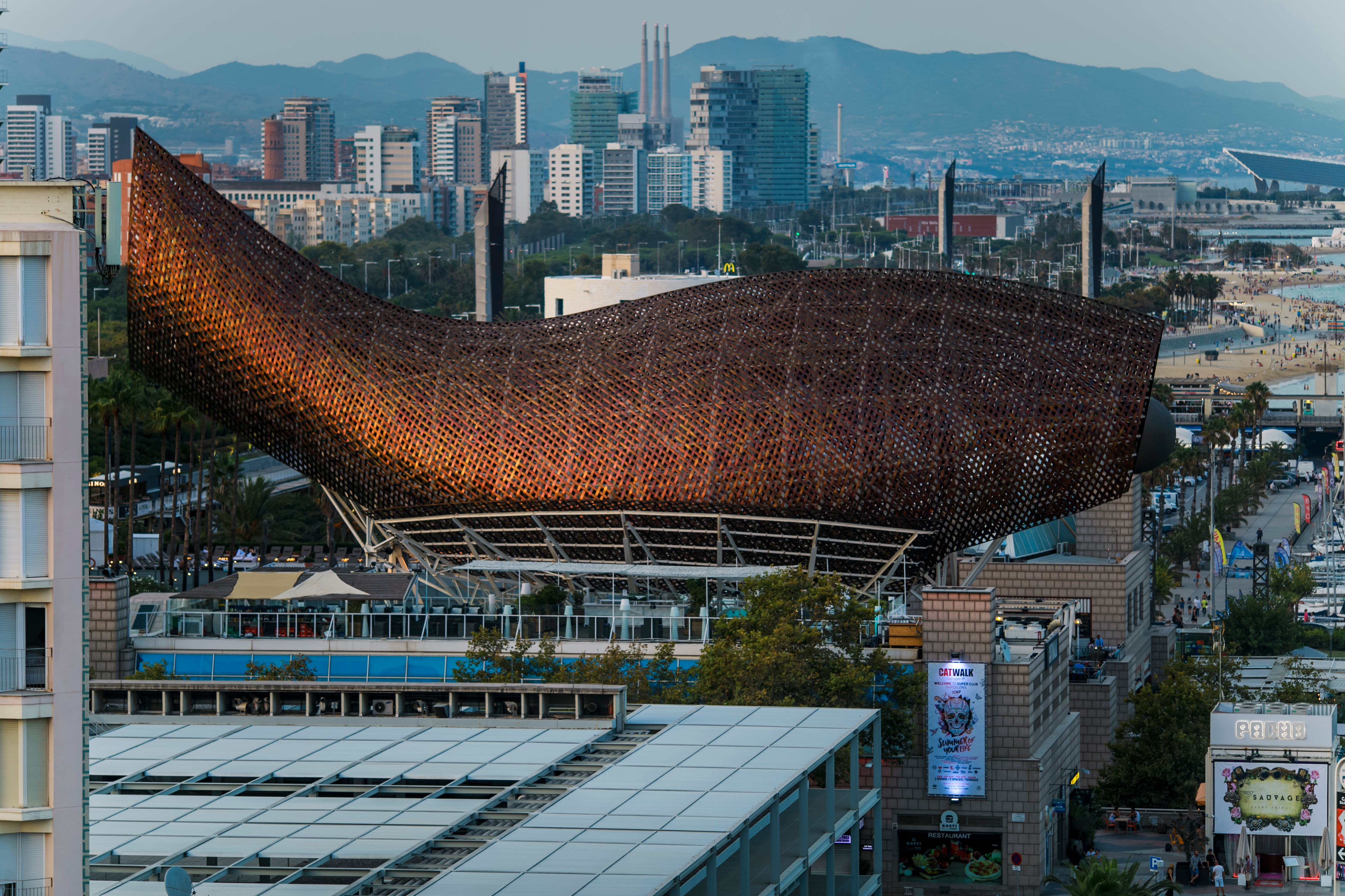 La scultura "Il pesce d'oro" a Barcellona