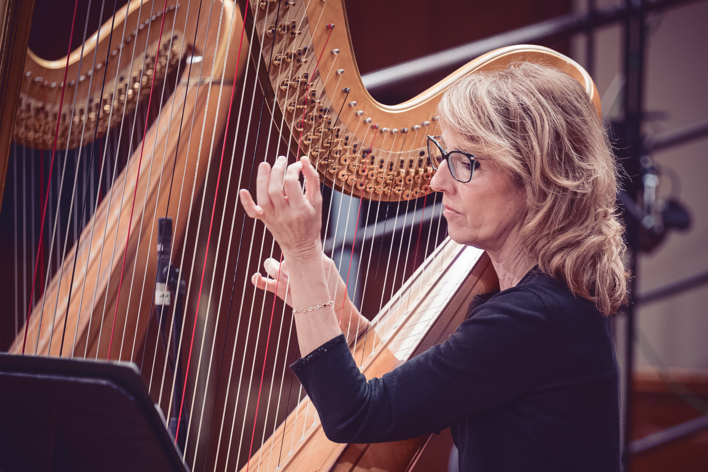 la colonna sonora di Vertigo, capolavoro cinematografico di Alfred Hitchcock, il Divertimento dal balletto Le baiser de la fée di Igor Stravinskij e la Sinfonia n. 6 in si minore op. 74 detta "Patetica" di Pëtr Il'ič Čajkovskij