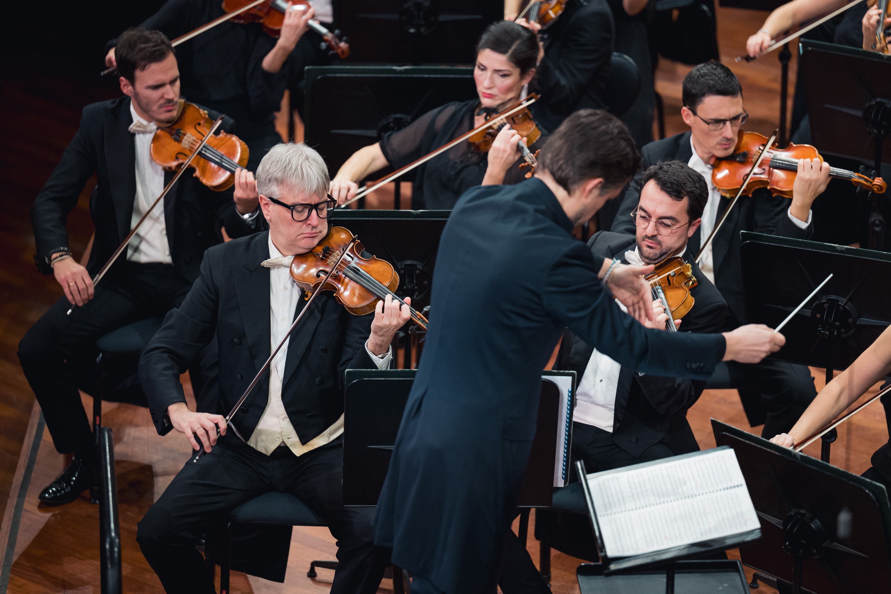la colonna sonora di Vertigo, capolavoro cinematografico di Alfred Hitchcock, il Divertimento dal balletto Le baiser de la fée di Igor Stravinskij e la Sinfonia n. 6 in si minore op. 74 detta "Patetica" di Pëtr Il'ič Čajkovskij