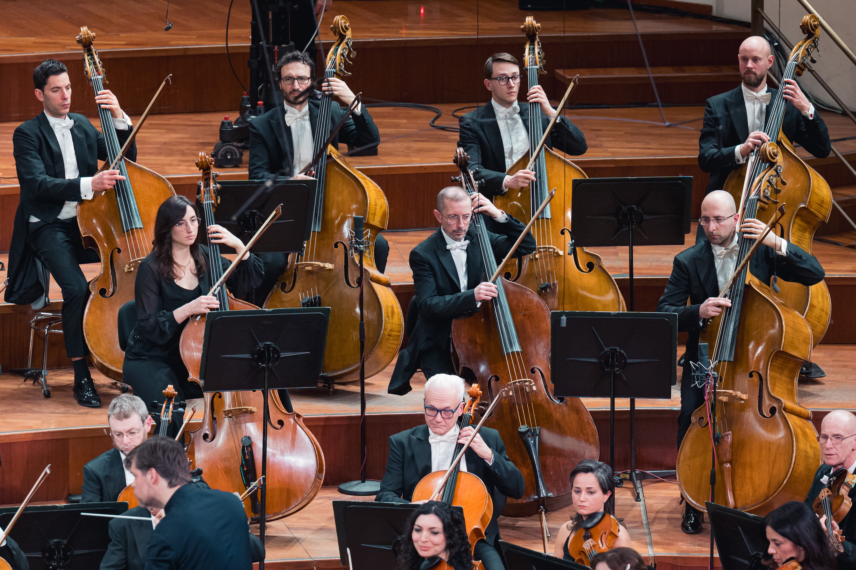 la colonna sonora di Vertigo, capolavoro cinematografico di Alfred Hitchcock, il Divertimento dal balletto Le baiser de la fée di Igor Stravinskij e la Sinfonia n. 6 in si minore op. 74 detta "Patetica" di Pëtr Il'ič Čajkovskij