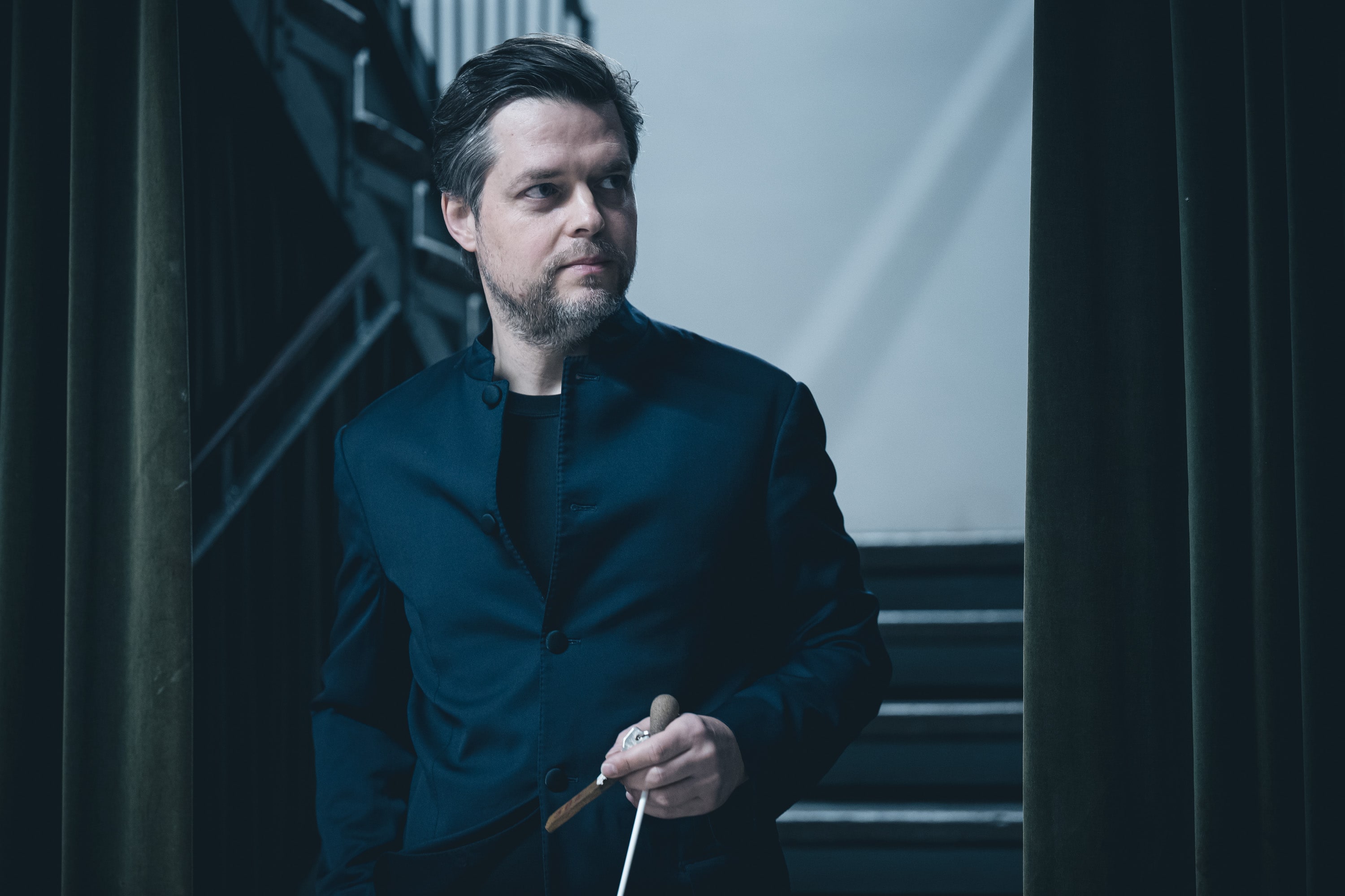 la colonna sonora di Vertigo, capolavoro cinematografico di Alfred Hitchcock, il Divertimento dal balletto Le baiser de la fée di Igor Stravinskij e la Sinfonia n. 6 in si minore op. 74 detta "Patetica" di Pëtr Il'ič Čajkovskij