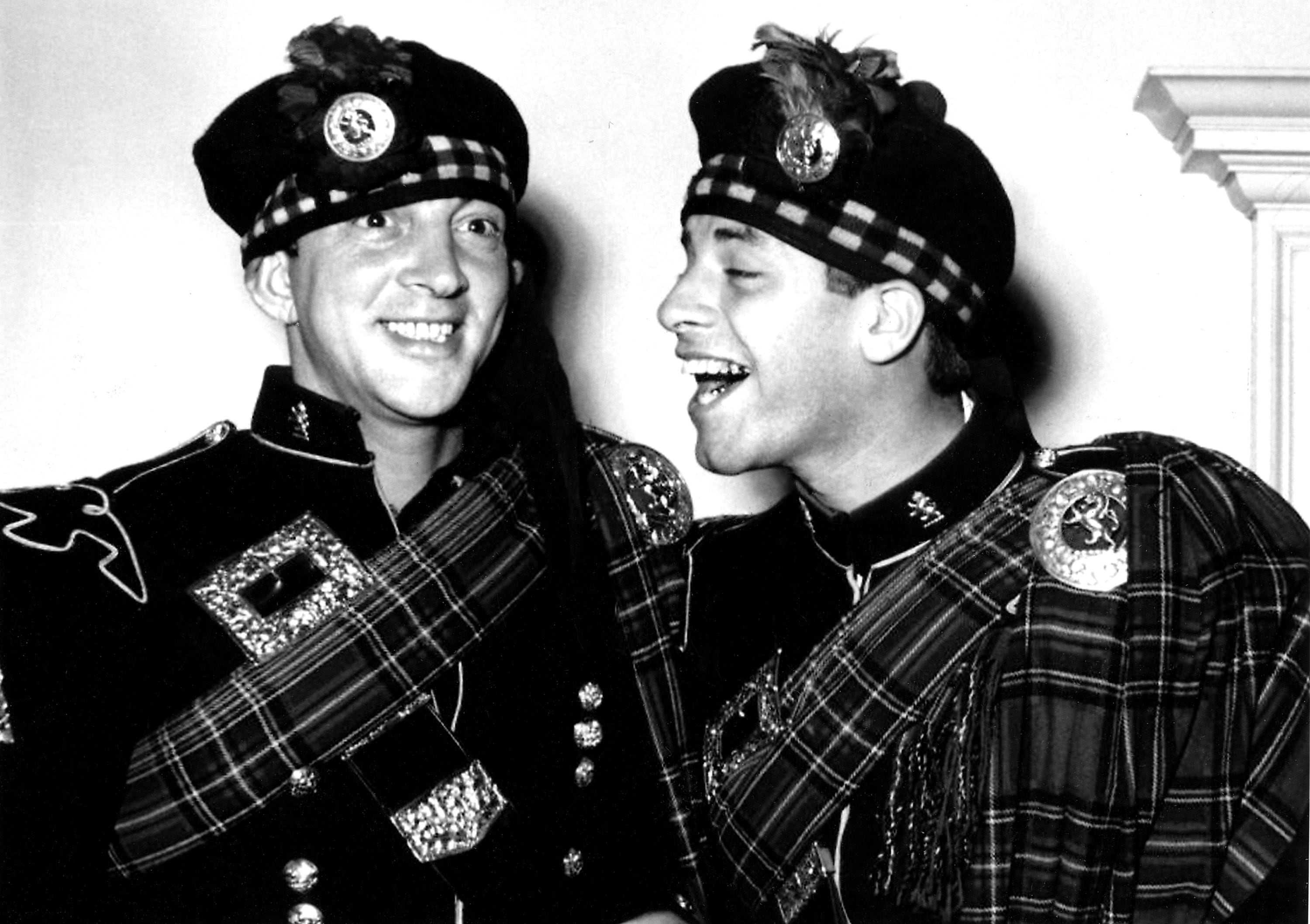 Dean Martin (a sinistra) e Jerry Lewis al ricevimento di beneficenza natalizio del Los Angeles Examiner nel 1952