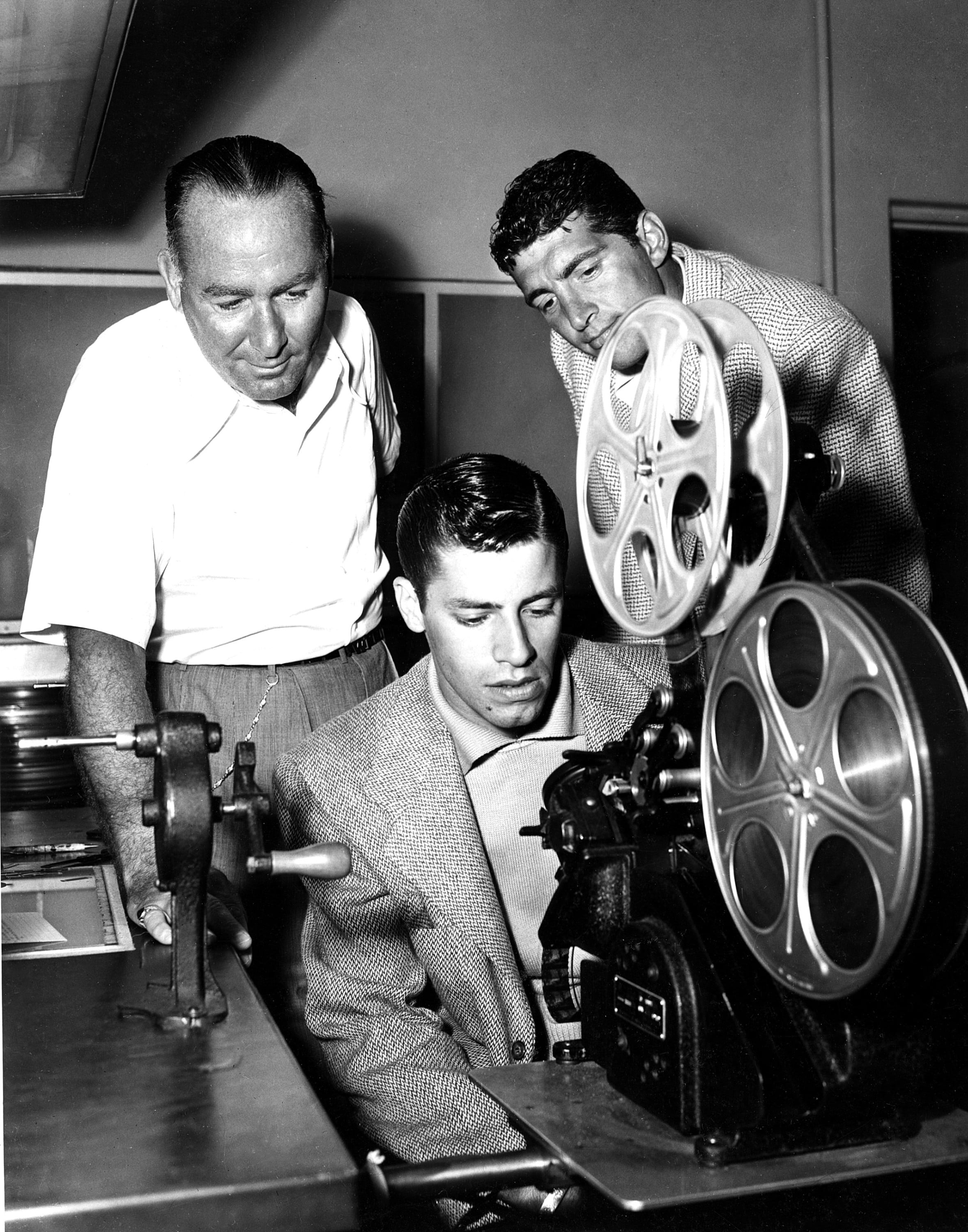 Il produttore Hal Wallis, Jerry Lewis e Dean Martin alla Paramount nel 1954