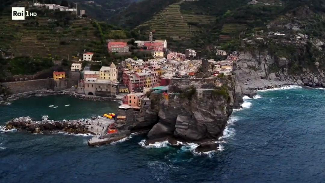 Fuori luogo-Alpi Apuane e Cinque Terre