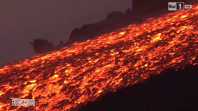 Fuori luogo-Etna seguendo il fuoco
