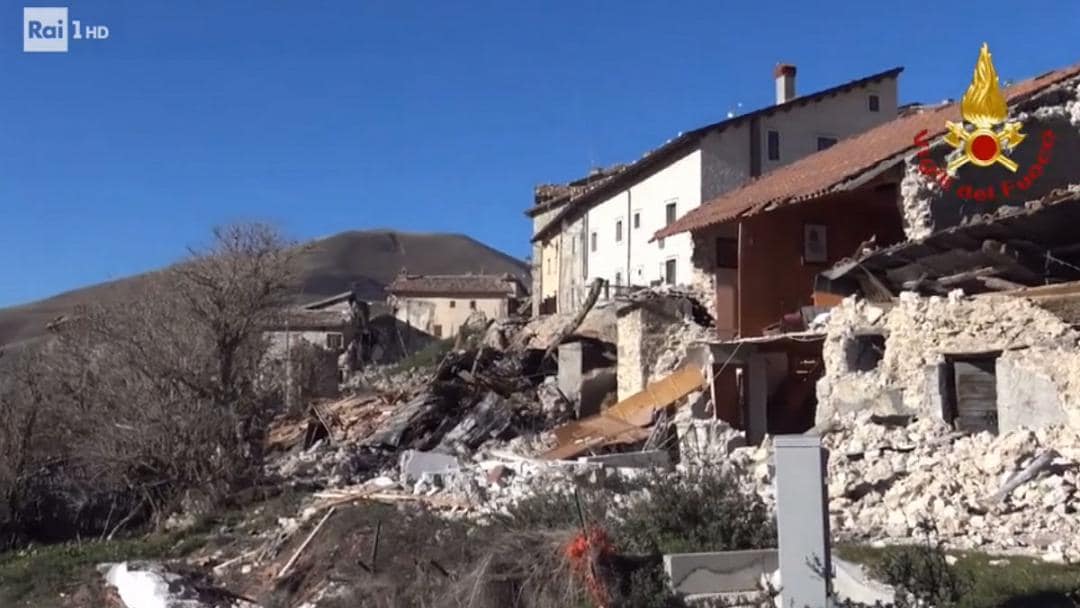 Fuori luogo-Terremoto la montagna spaccata