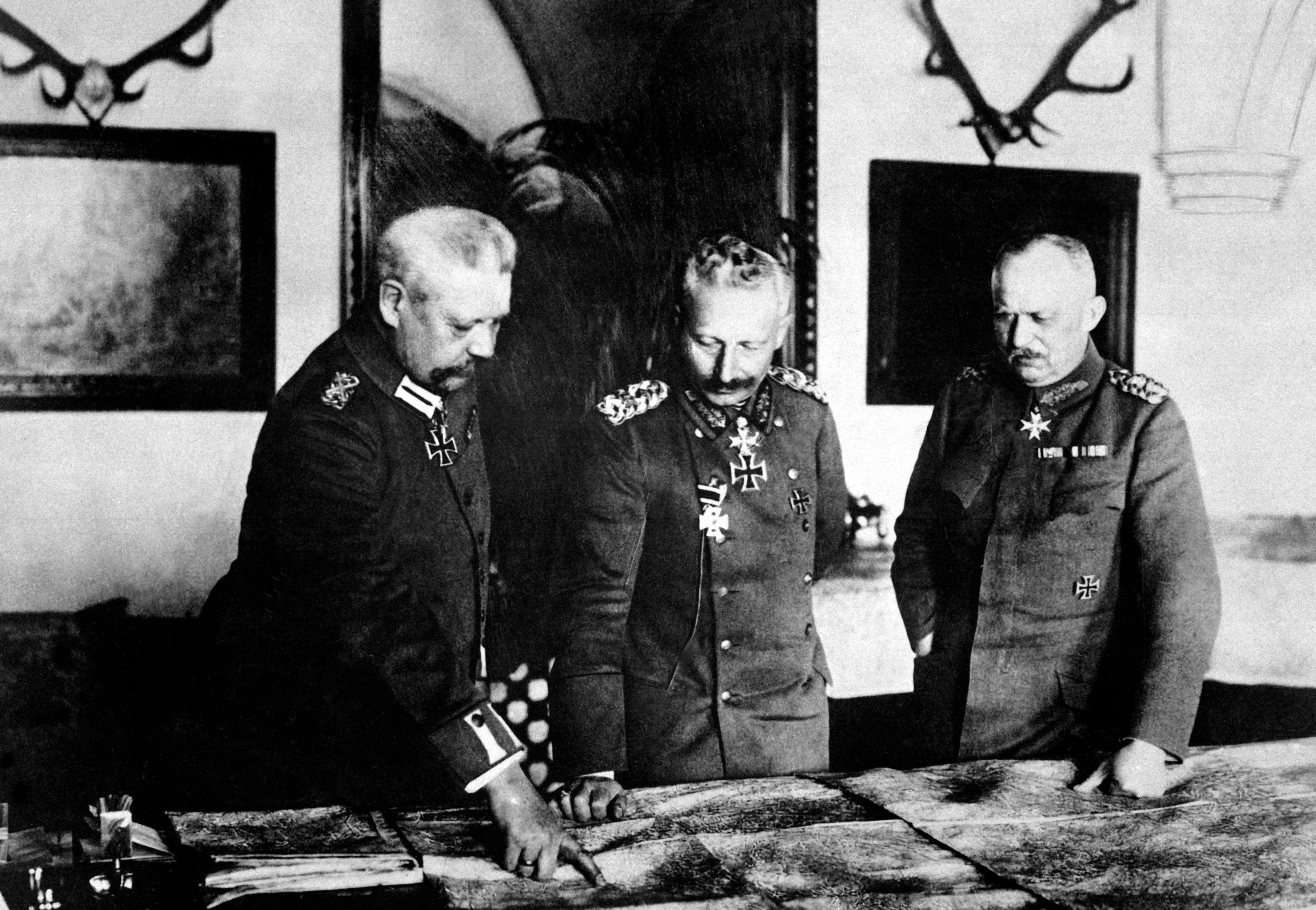 I generali P. von Hindenburg e E. von Luderndorff con Guglielmo II 