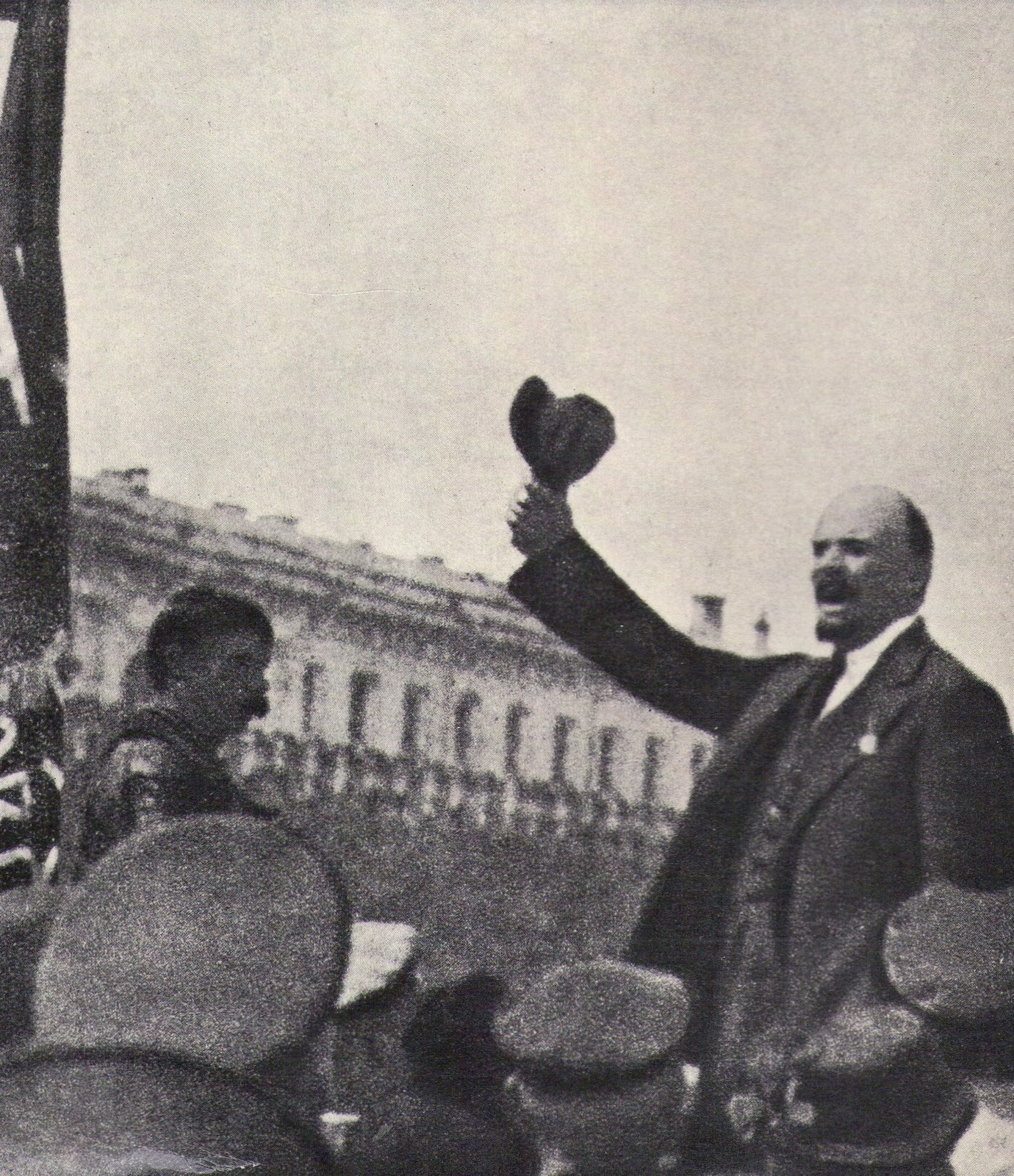 Lenin arringa le masse