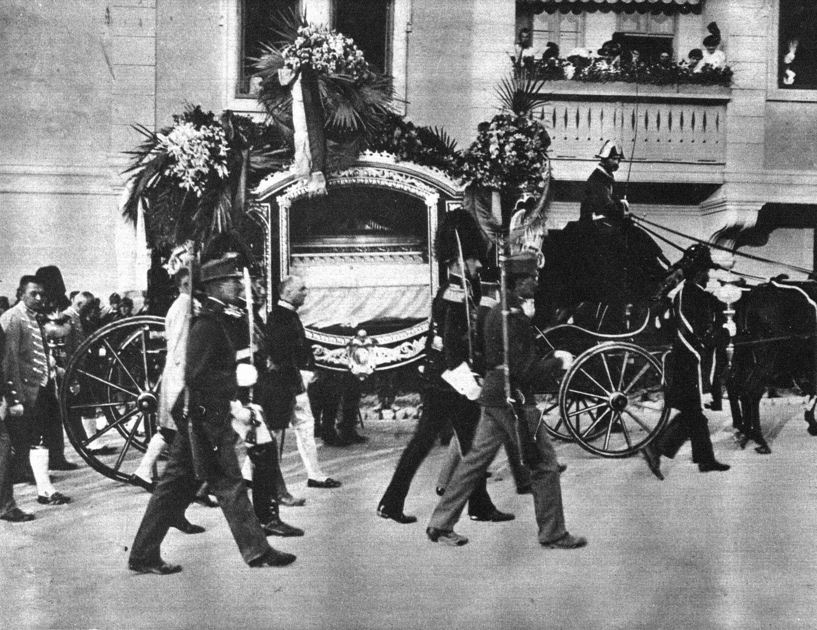 Corteo funebre